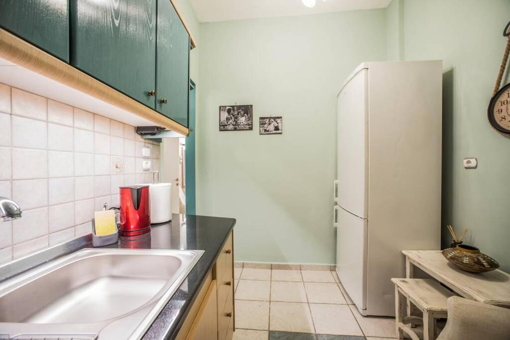 Athinas Apartment Пірей Екстер'єр фото